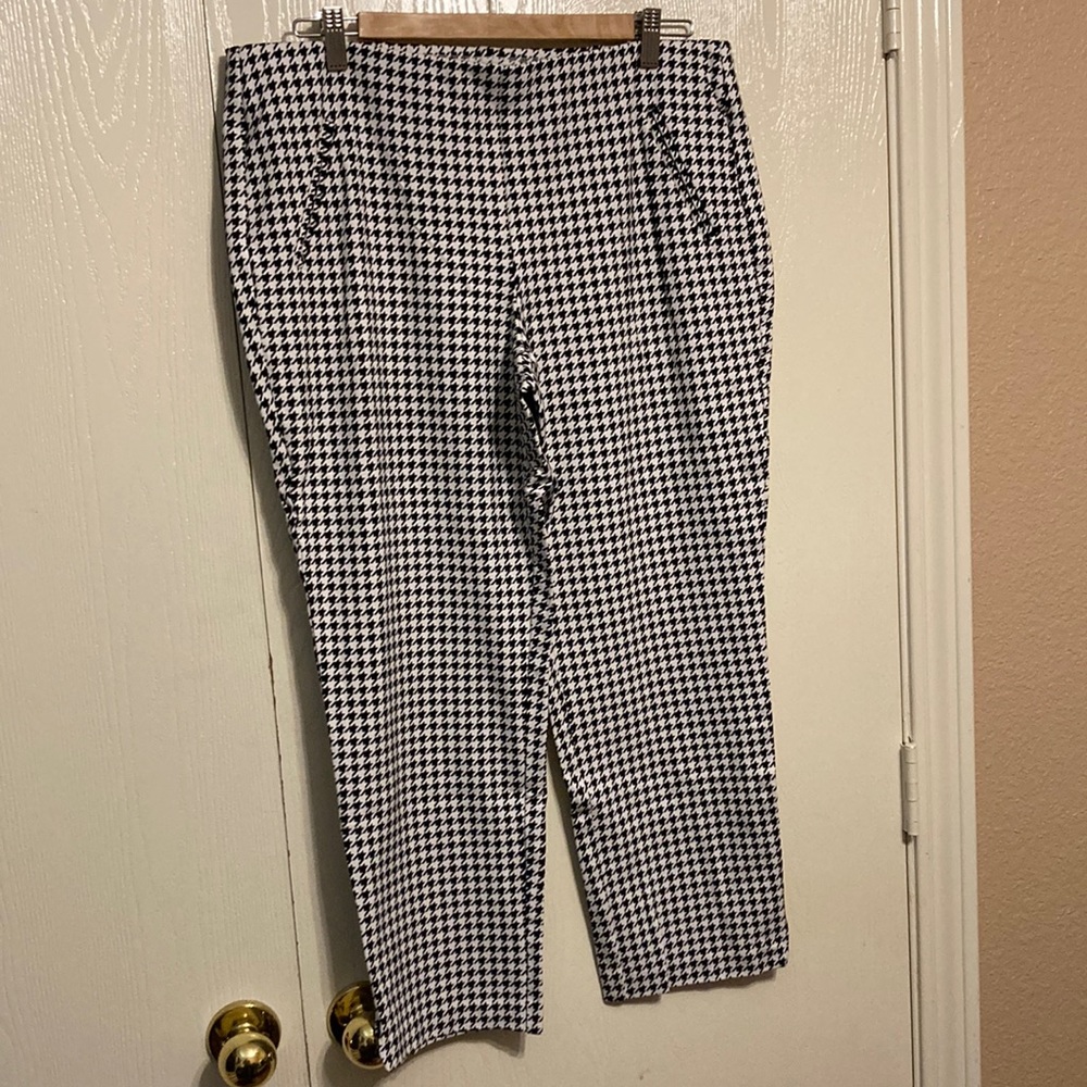 Chico’s Houndstooth ankle pants size 2